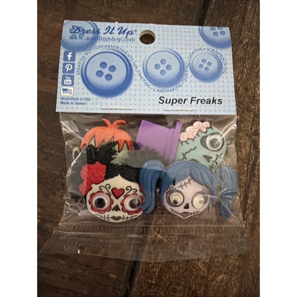 Lot Of 5 Packs Of Fun‎ Buttons